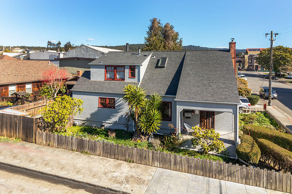 988 9th Street Arcata, CA 95521 - Photo 3 of 27 03