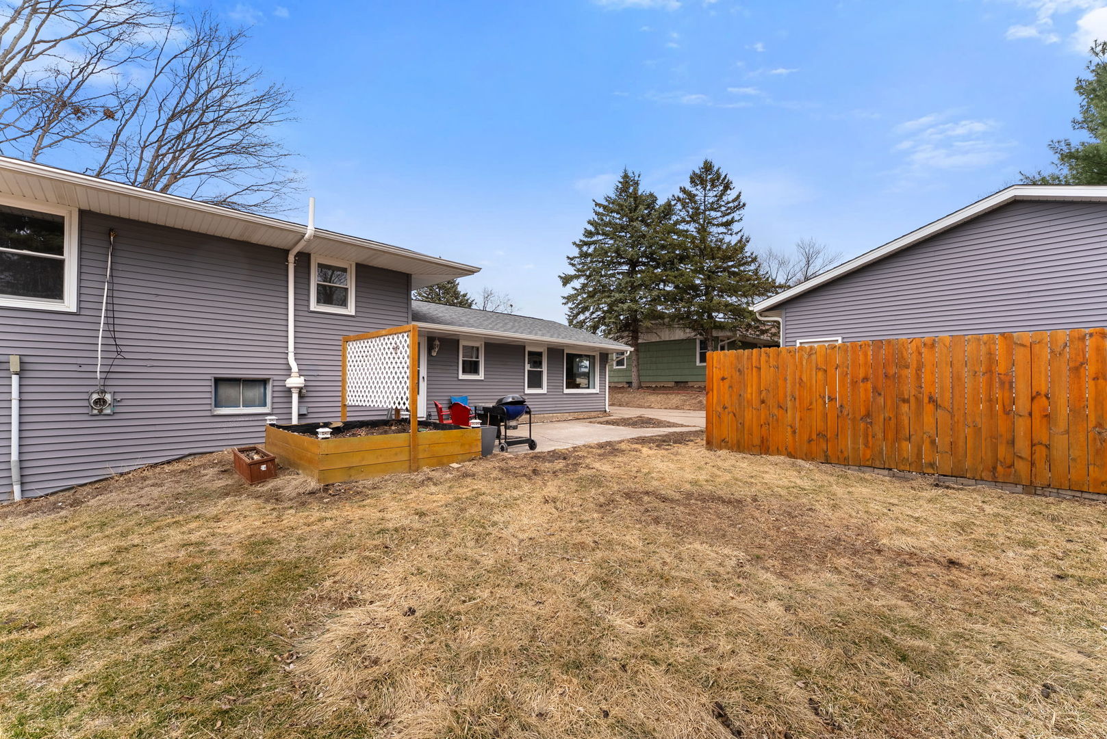 1135 5th Avenue North Clinton, IA 52732 - Photo 19 of 22 a view of a house with backyard and sitting area