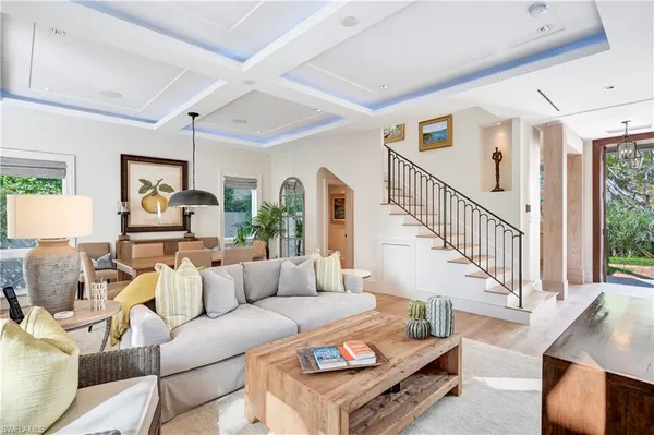 $5,397,500 | 42 6th Street South, Naples, FL 34102