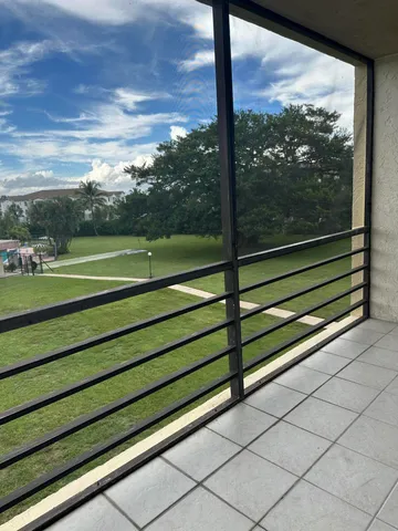 $2,000 | 9355 Southwest 8th Street, Unit 311, Boca Raton, FL 33428