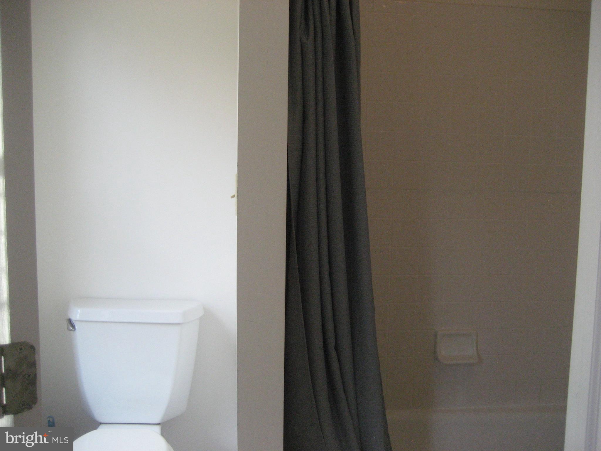 10504 Warland Road Marshall, VA 20115 - Photo 33 of 55 2nd bath with tub/shower combo