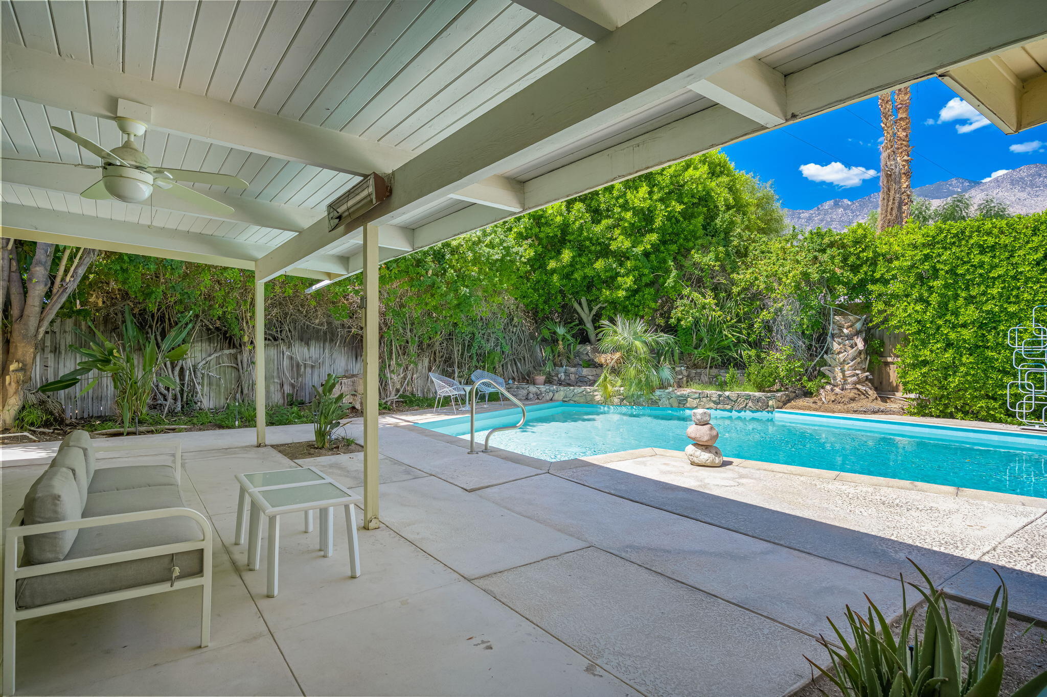 1333 East Deepwell Road Palm Springs, CA 92264 - Photo 15 of 44 a view of a patio with a table and chairs