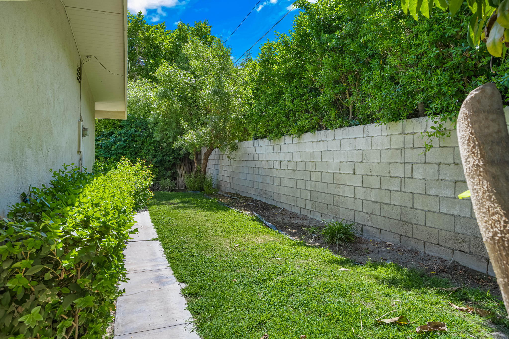1333 East Deepwell Road Palm Springs, CA 92264 - Photo 20 of 44 a view of a backyard