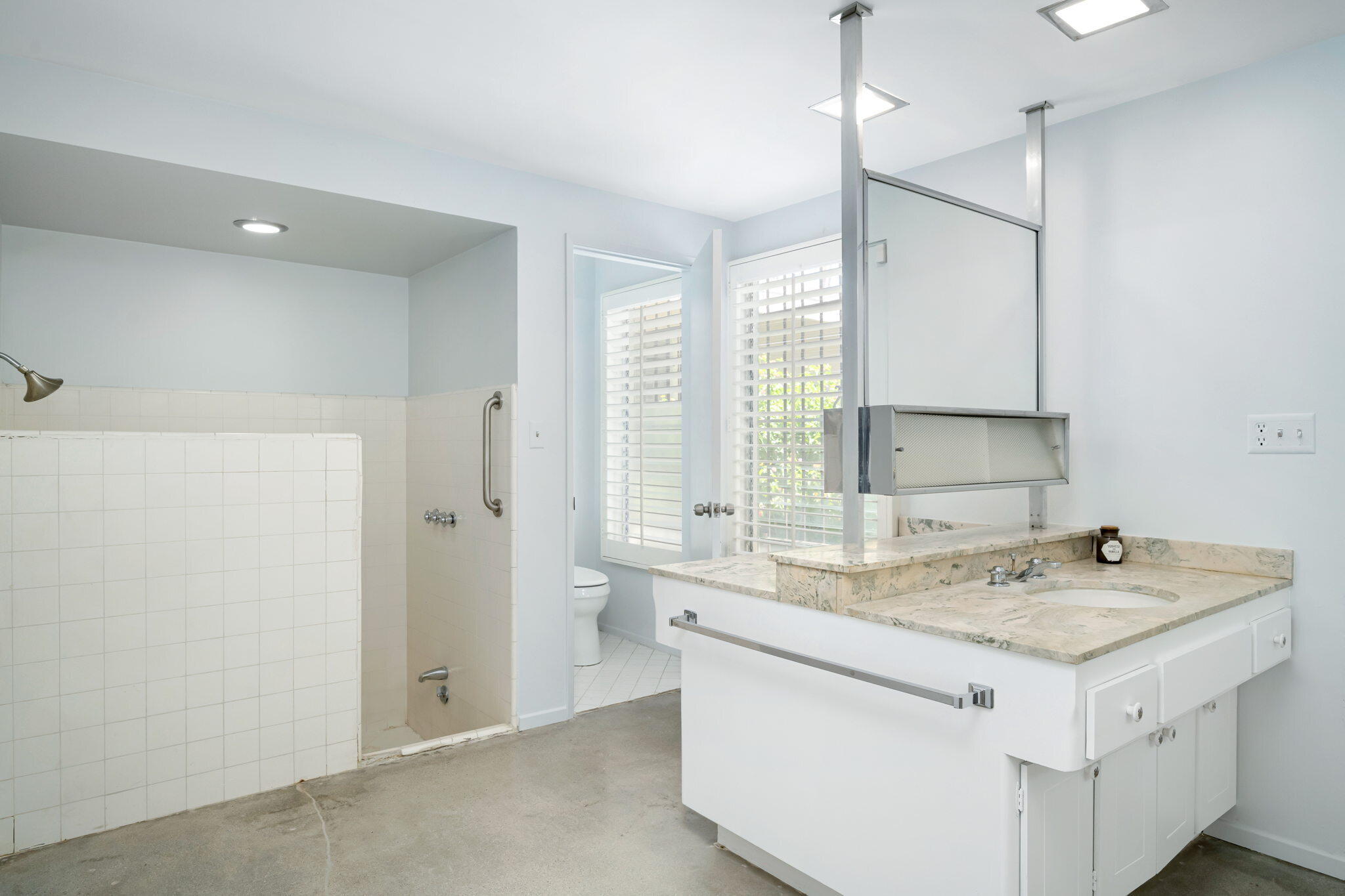 1333 East Deepwell Road Palm Springs, CA 92264 - Photo 34 of 44 a bathroom with a sink a vanity and a bathtub