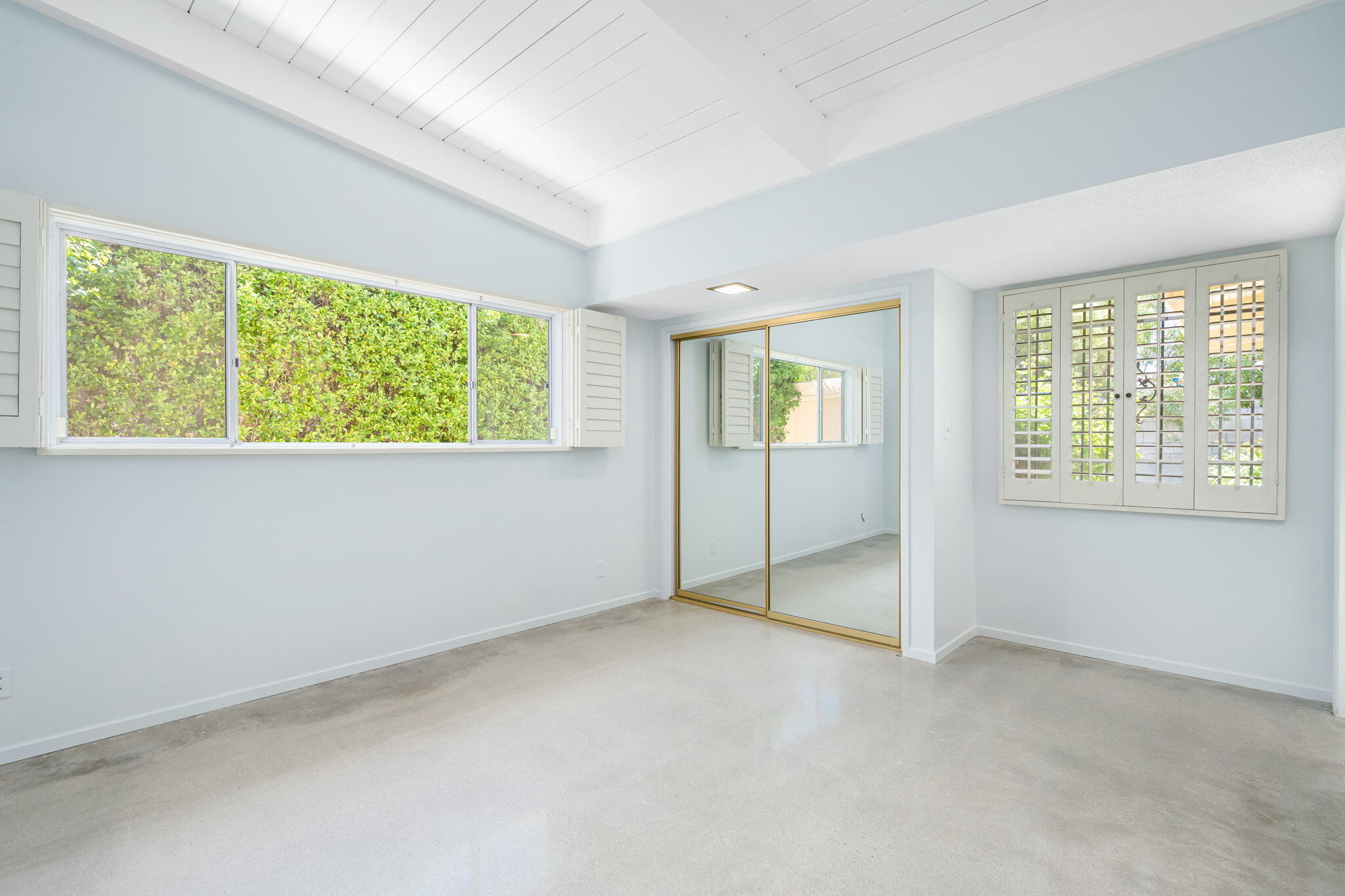 1333 East Deepwell Road Palm Springs, CA 92264 - Photo 38 of 44 an empty room with windows