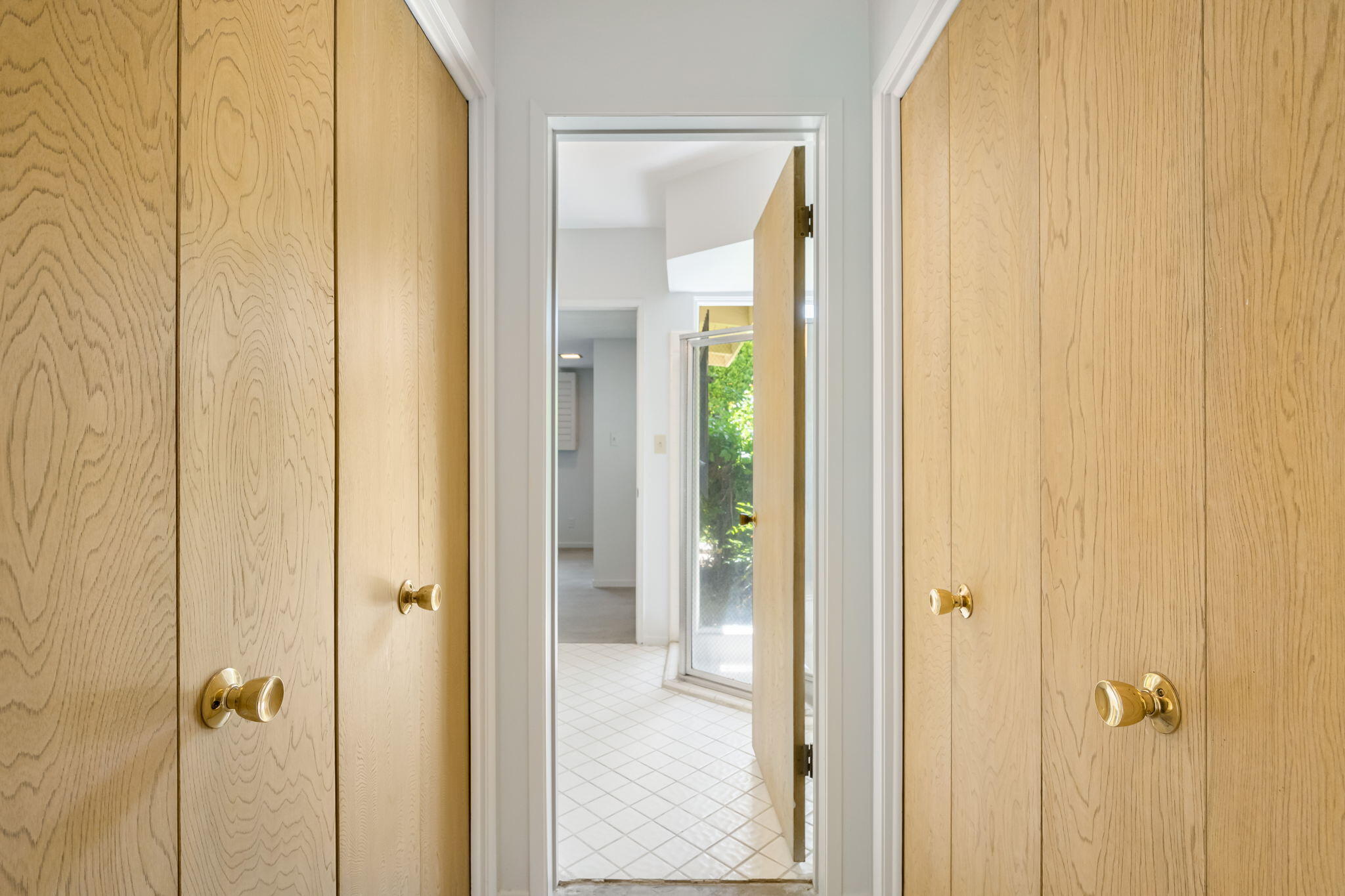 1333 East Deepwell Road Palm Springs, CA 92264 - Photo 40 of 44 a view of a bathroom from a hallway