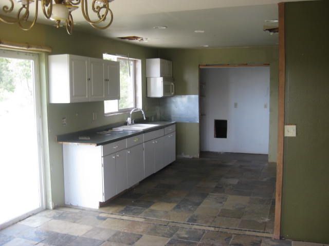 4374 Whittier Road, Unit B Clayton, WA 99110 - Photo 3 of 9