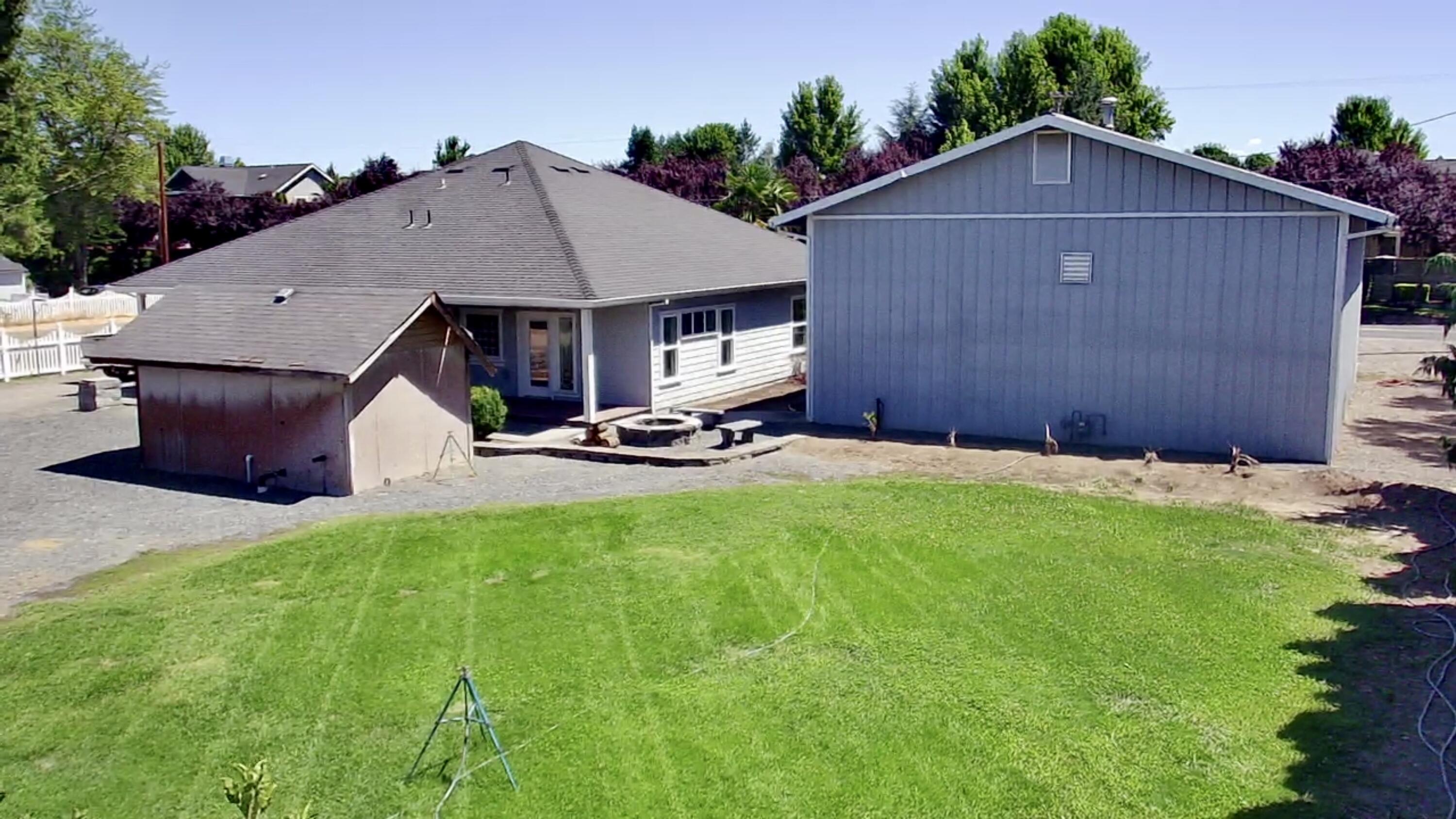 5117 Gebhard Road Central Point, OR 97502 - Photo 7 of 41 DDE9CA89-6B82-46ED-A561-E8C9E565DFEC_1_2