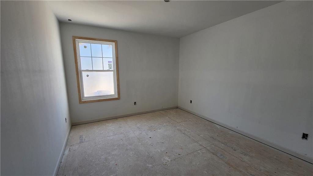 85 Silverleaf Trail Bethlehem, GA 30620 - Photo 22 of 36 an empty room with windows and closet