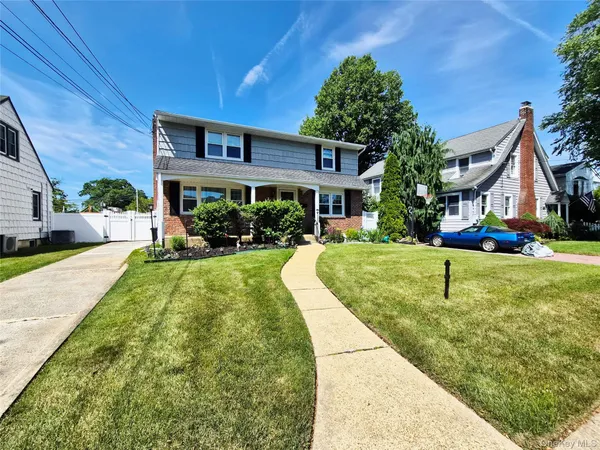 $899,000 | 1920 Clemons Street, Bellmore, NY 11710
