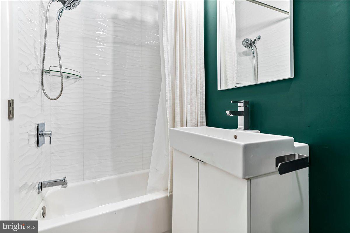2615 East Letterly Street Philadelphia, PA 19125 - Photo 19 of 36 a bathroom with a sink vanity and tub