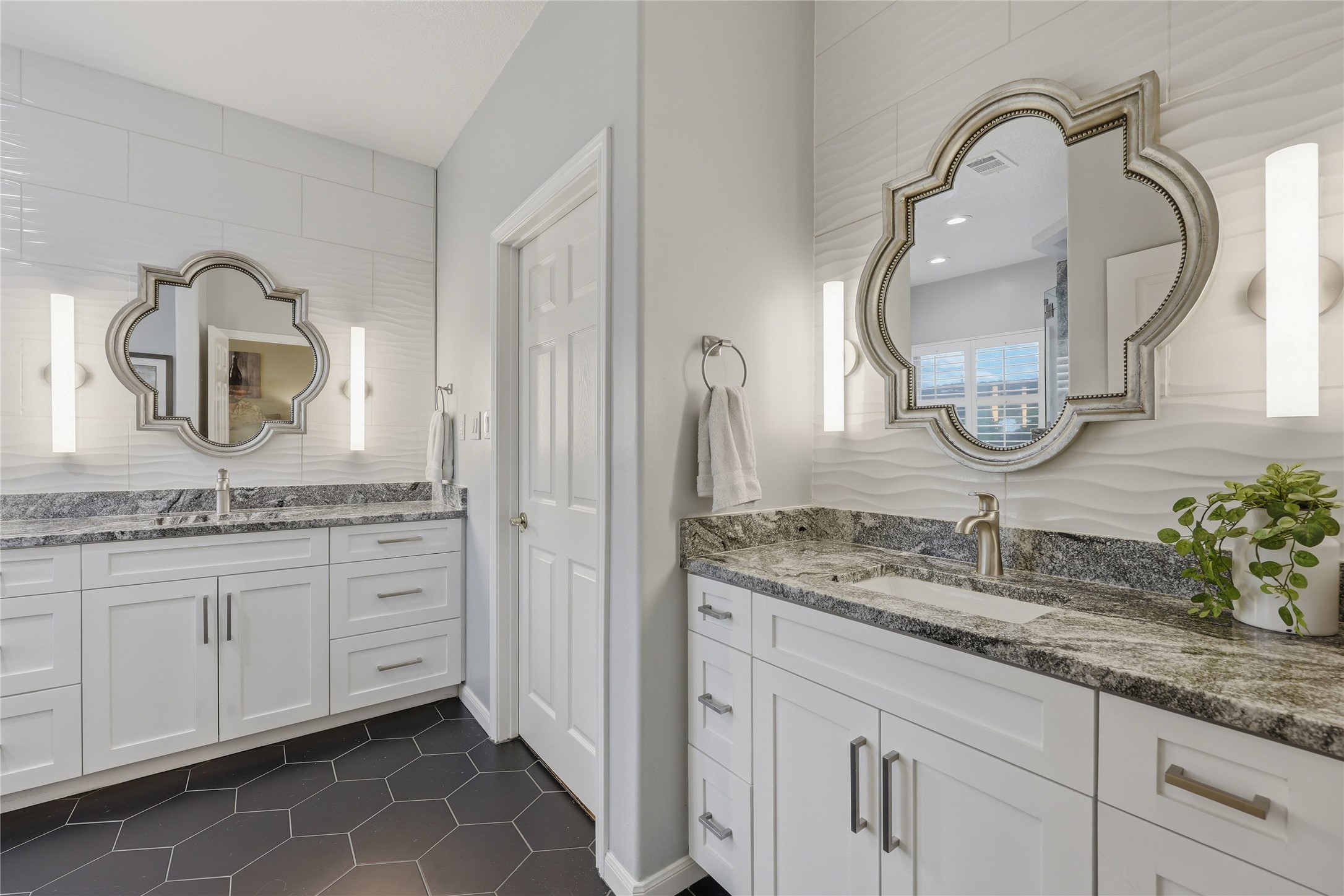 10802 Beach Road Leander, TX 78641 - Photo 21 of 40 Double vanities and sinks.