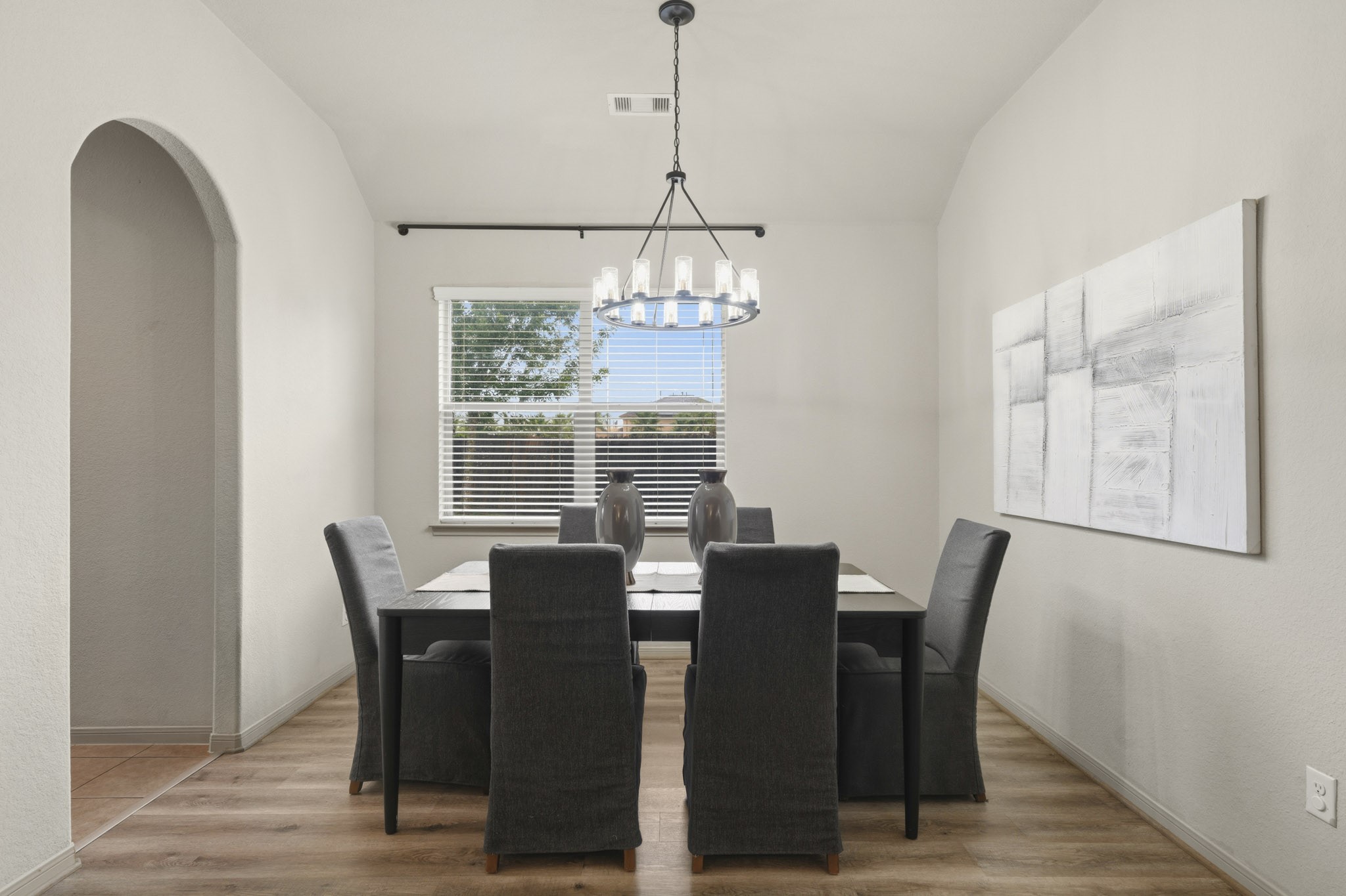2502 Tiger Eye Drive Rosharon, TX 77583 - Photo 12 of 40 This formal dining room connects to both the kitchen and the living room. This could make a great second office, play room, or other flex space since the breakfast room is large enough to accommodate a 6 to 8 person dining table.