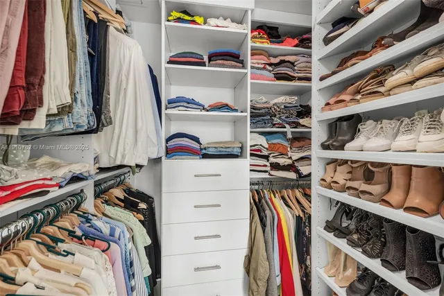 $645,000 | 55 Southeast 6th Street, Unit 2610, Miami, FL 33131