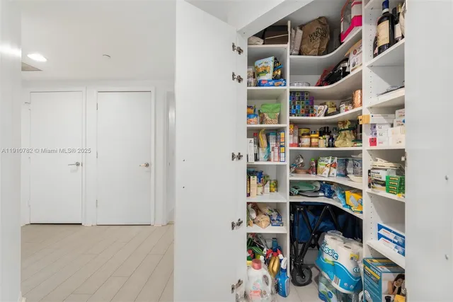 $645,000 | 55 Southeast 6th Street, Unit 2610, Miami, FL 33131