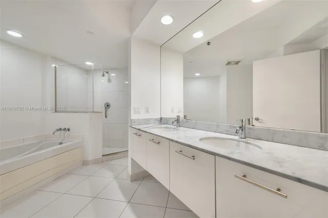 $645,000 | 55 Southeast 6th Street, Unit 2610, Miami, FL 33131