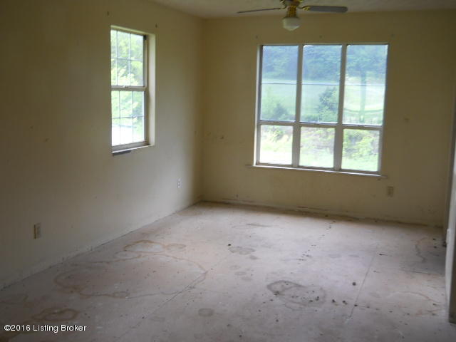 2585 Highgrove Road Coxs Creek, KY 40013 - Photo 6 of 12 Living room