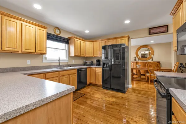 $999,000 | 3249 Woodward Avenue, Wantagh, NY 11793
