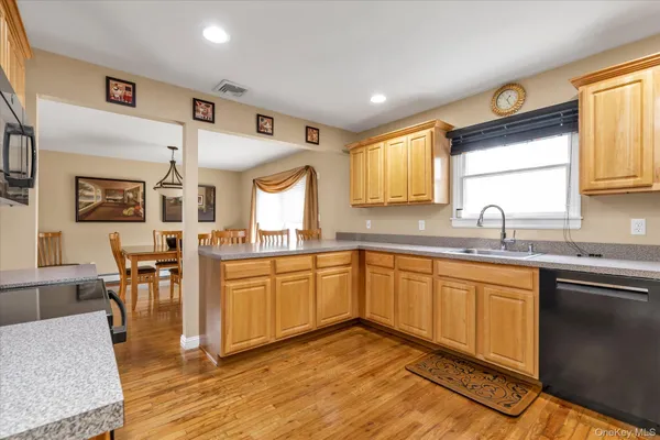 $999,000 | 3249 Woodward Avenue, Wantagh, NY 11793