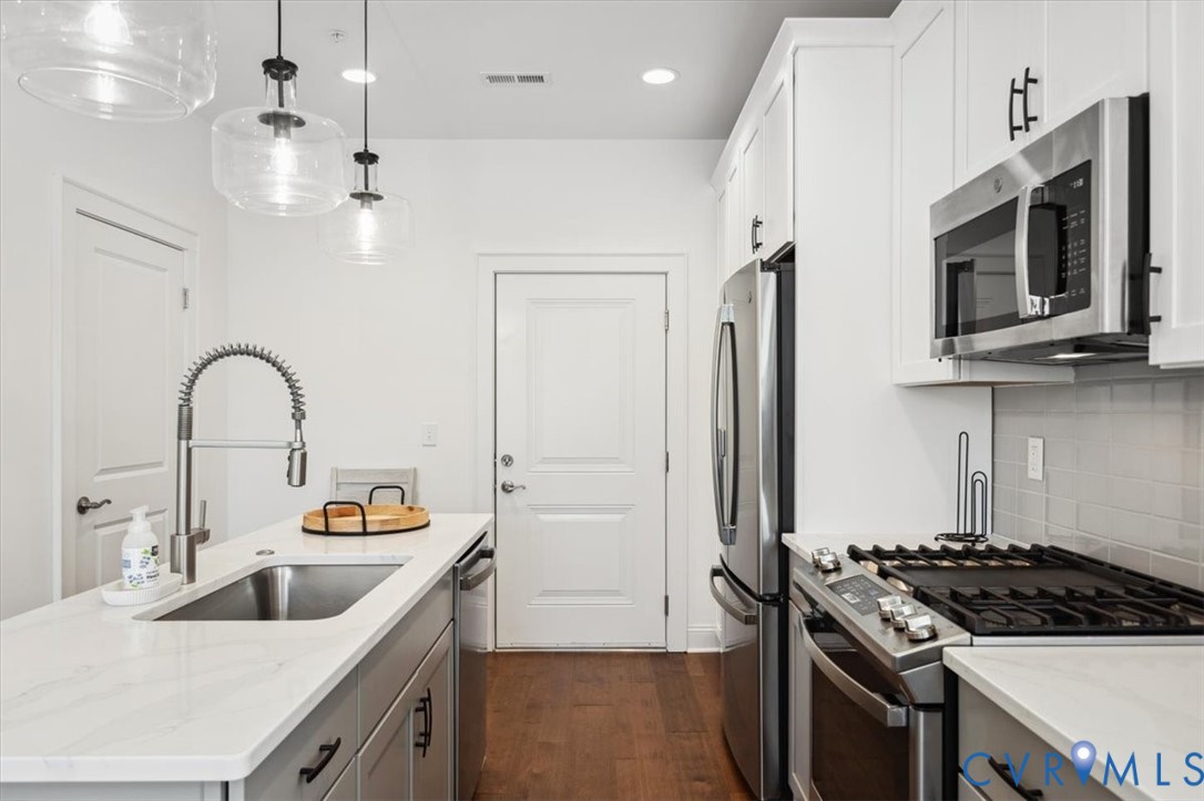 1722 Old Brick Road, Unit A Henrico, VA 23233 - Photo 11 of 41 Kitchen featuring stainless steel appliances, ligh