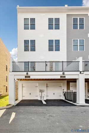 a view of an entryway of the house