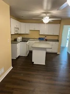 $439,800 | 33 Circle Drive, Indian Creek, IL 60061