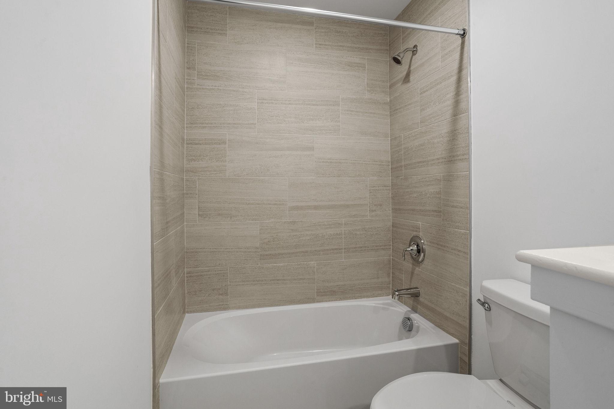 142 ADA Hightower Avenue Pennington, NJ 08534 - Photo 32 of 46 a bathroom with a bathtub and a toilet