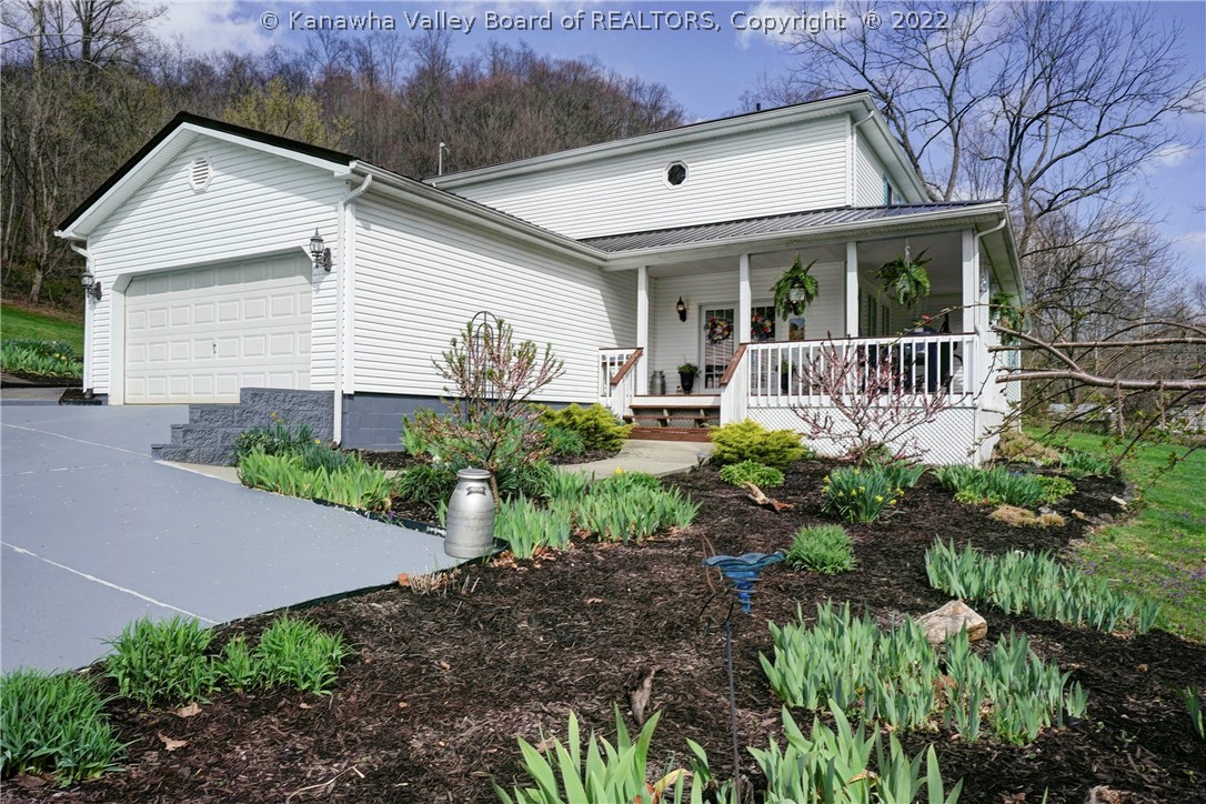 875 Harmons Creek Road Poca, WV 25159 - Photo 2 of 27 Gallery Image 2