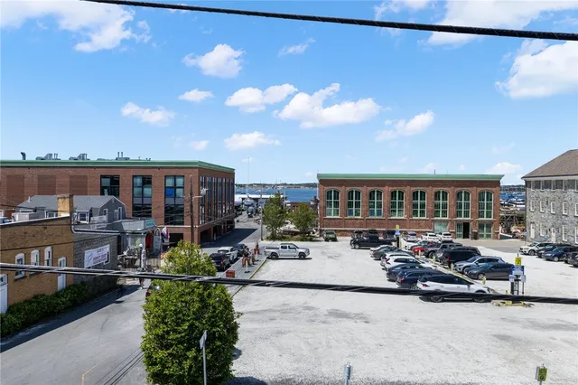 $3,600 | 462 Thames Street, Unit 3, Newport, RI 02840