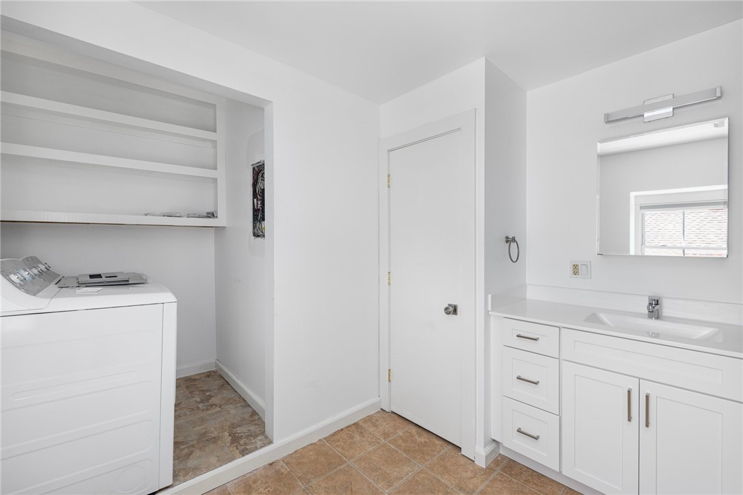 462 Thames Street, Unit 3 Newport, RI 02840 - Photo 16 of 20 Bathroom and Laundry
