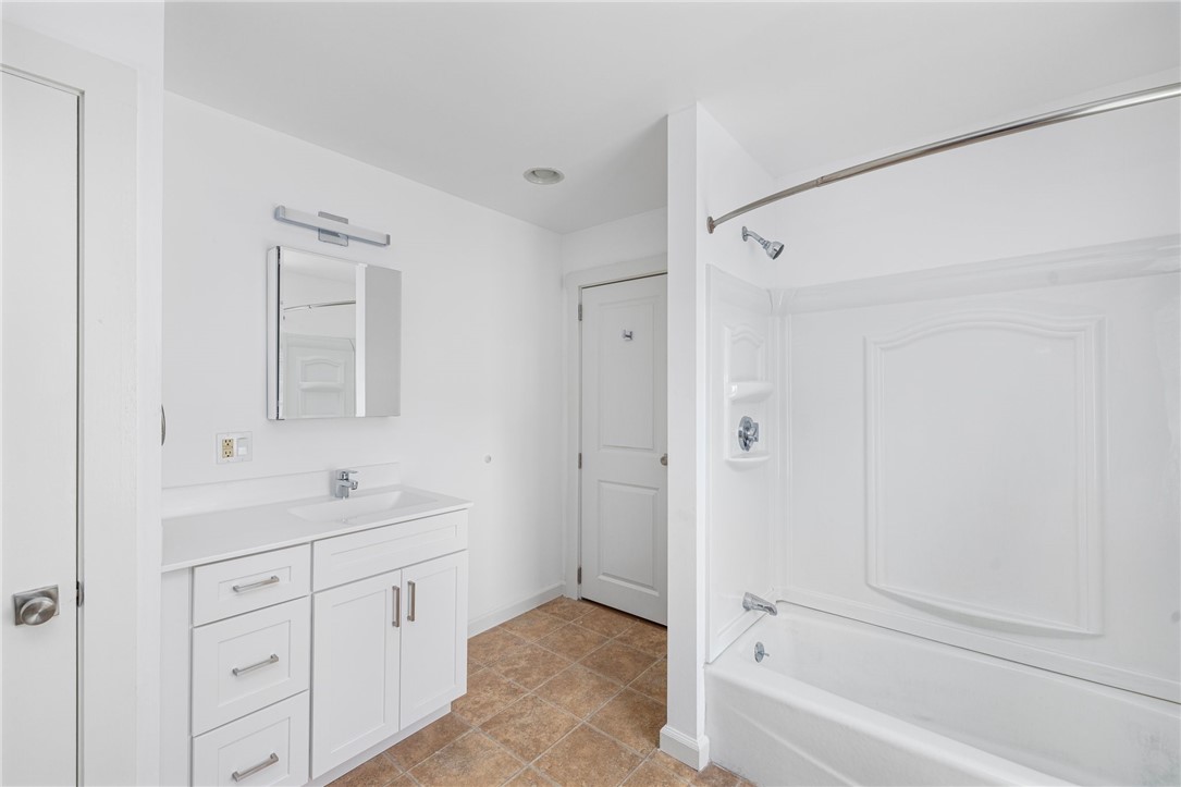462 Thames Street, Unit 3 Newport, RI 02840 - Photo 17 of 20 Bathroom