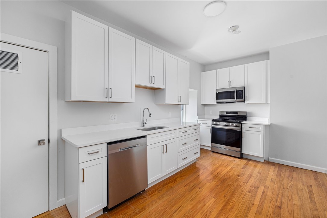 462 Thames Street, Unit 3 Newport, RI 02840 - Photo 2 of 20 Kitchen