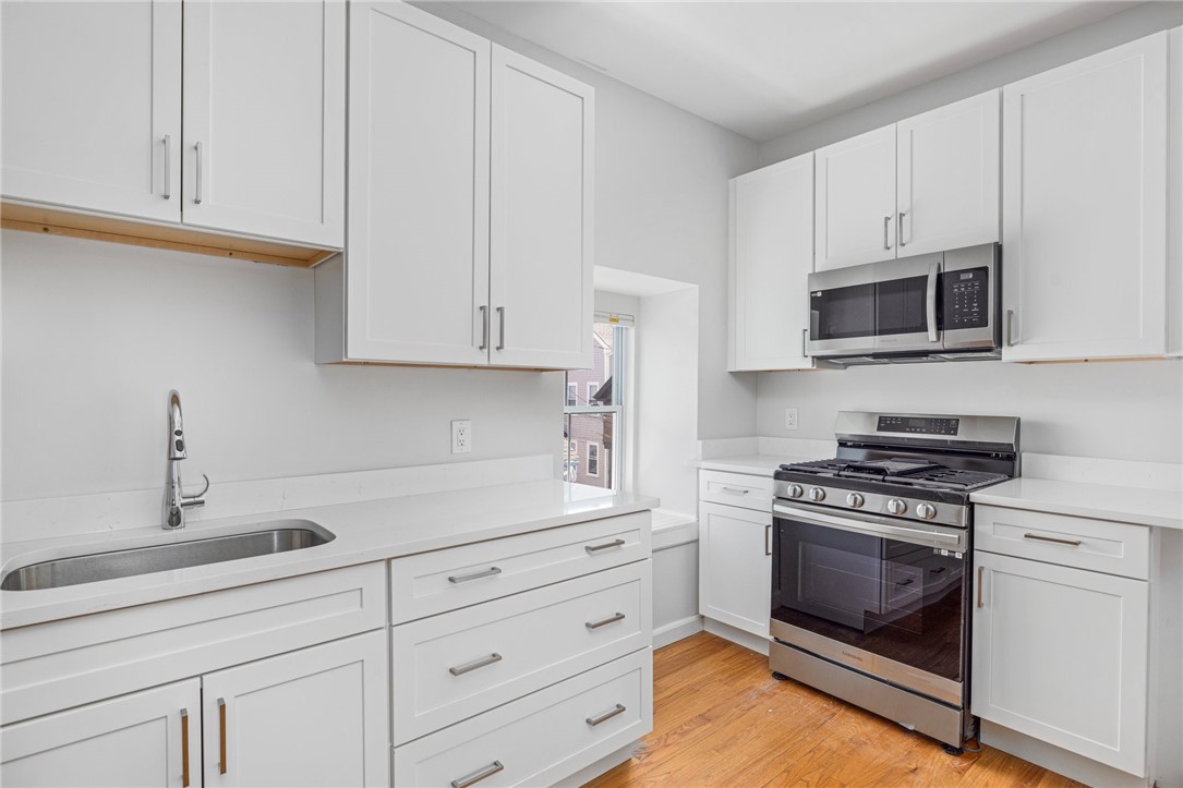 462 Thames Street, Unit 3 Newport, RI 02840 - Photo 3 of 20 Kitchen