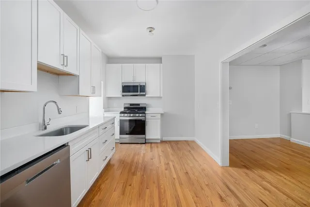 $3,600 | 462 Thames Street, Unit 3, Newport, RI 02840