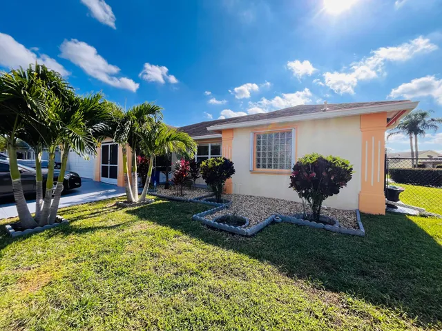 $3,100 | 1305 Monteray Way, Greenacres, FL 33413