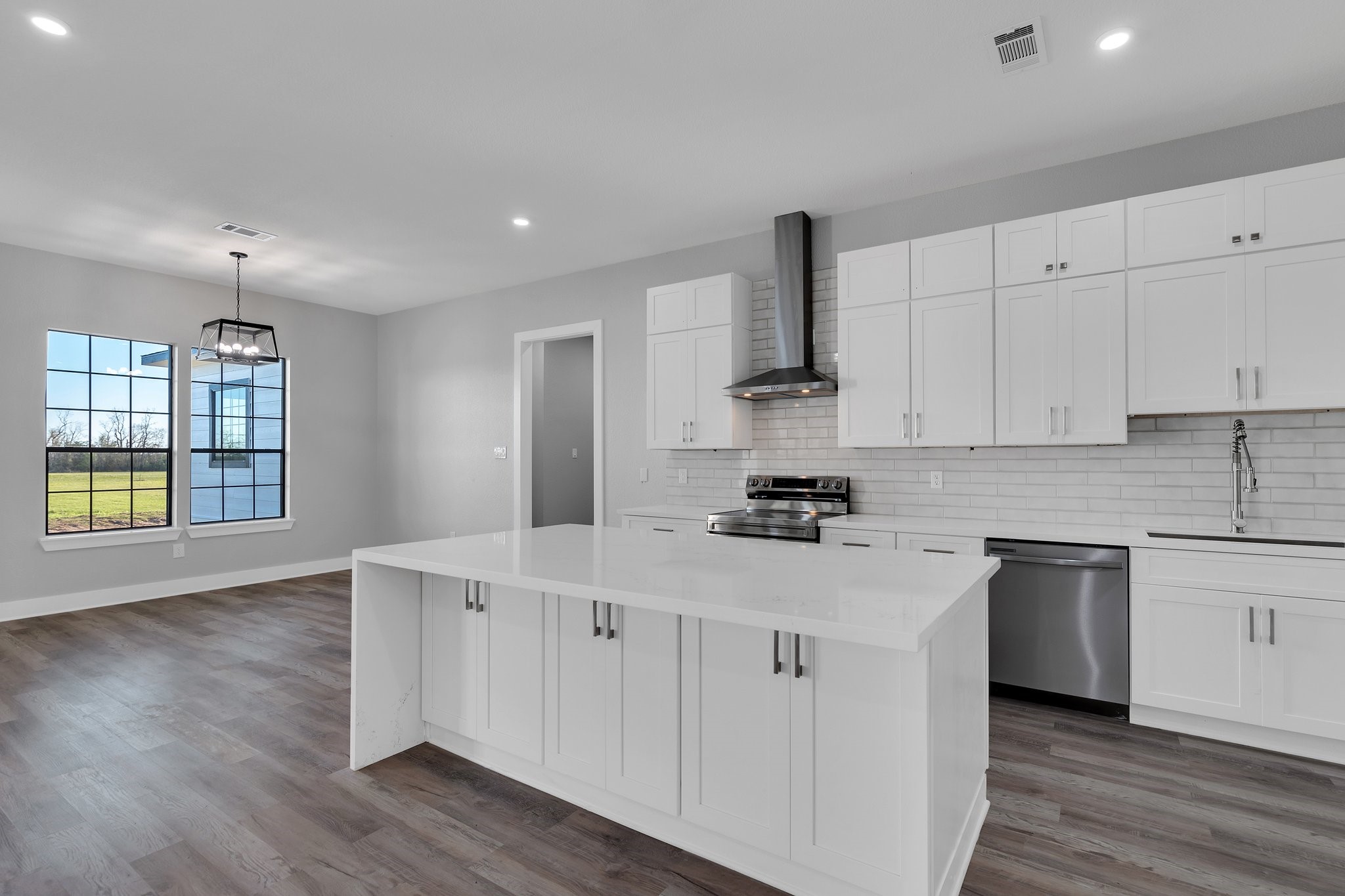 519 Chuckwagon Trail Angleton, TX 77515 - Photo 9 of 29