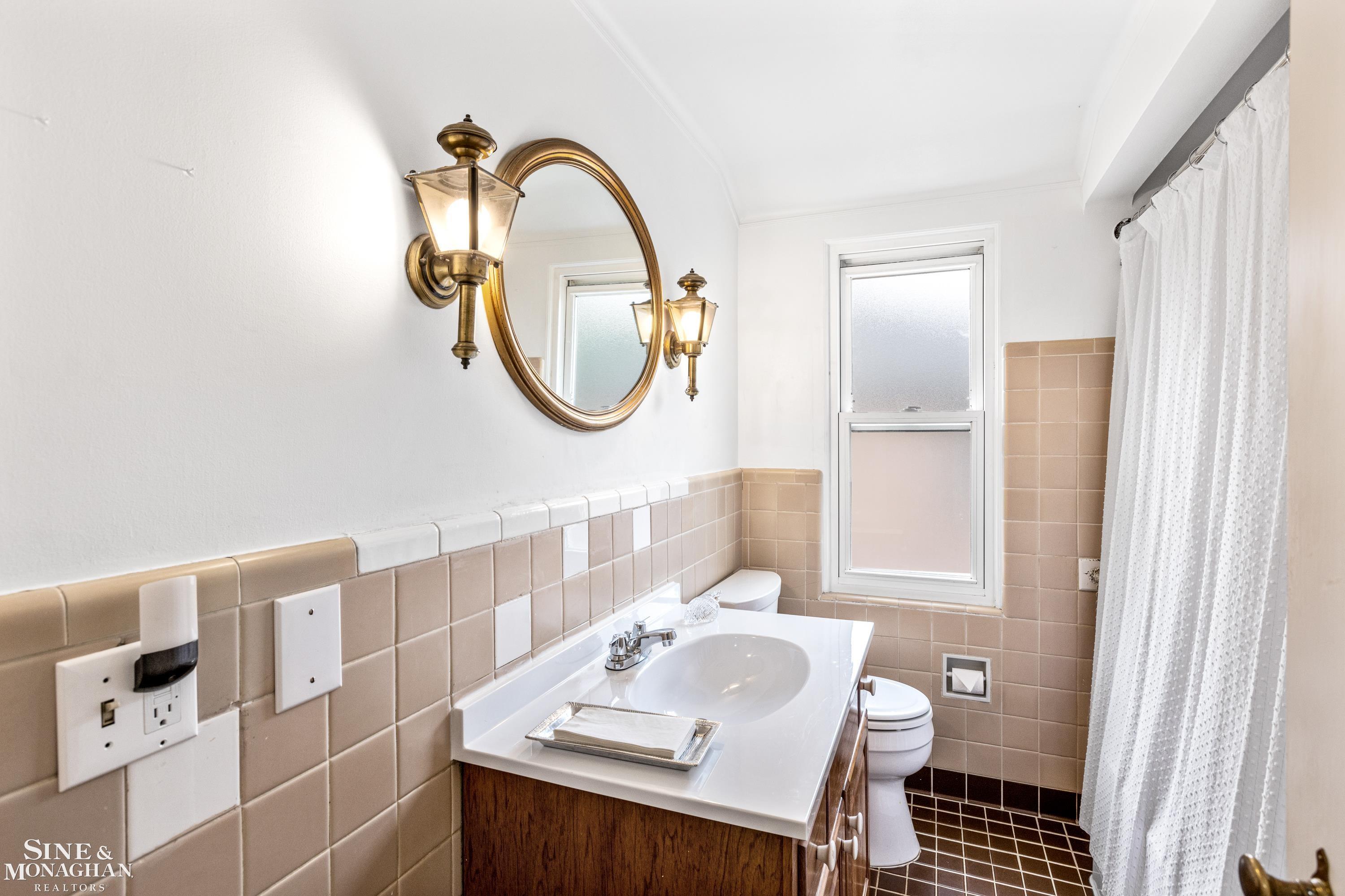 1488 Hampton Road Grosse Pointe, MI 48236 - Photo 15 of 32 50112096-14.JPG