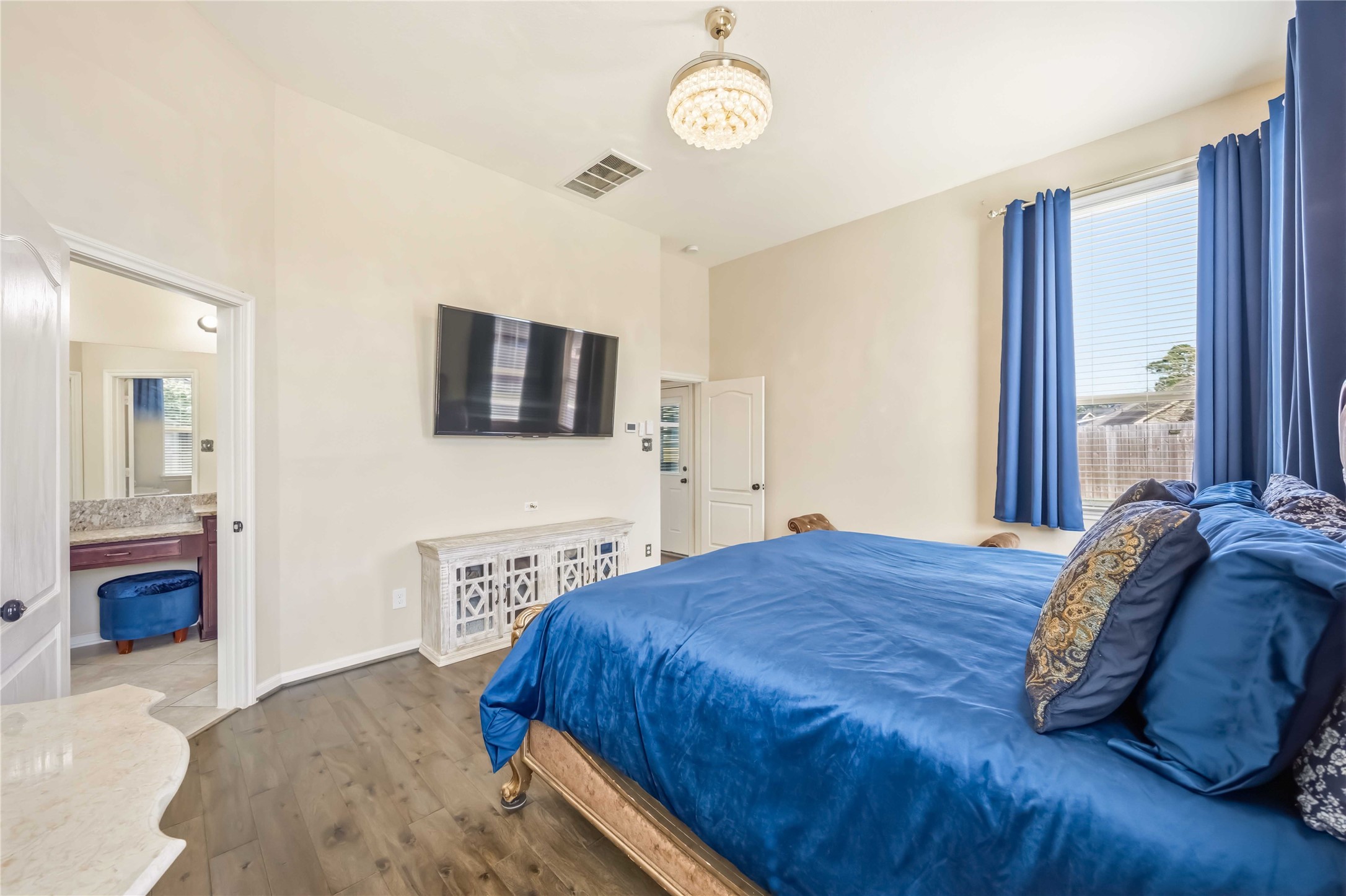 17206 Upper Ridge Lane Humble, TX 77346 - Photo 13 of 33 Primary Bedroom (Alternate View) – Bright and airy with ample space for furnishings and direct access to the en-suite bath.