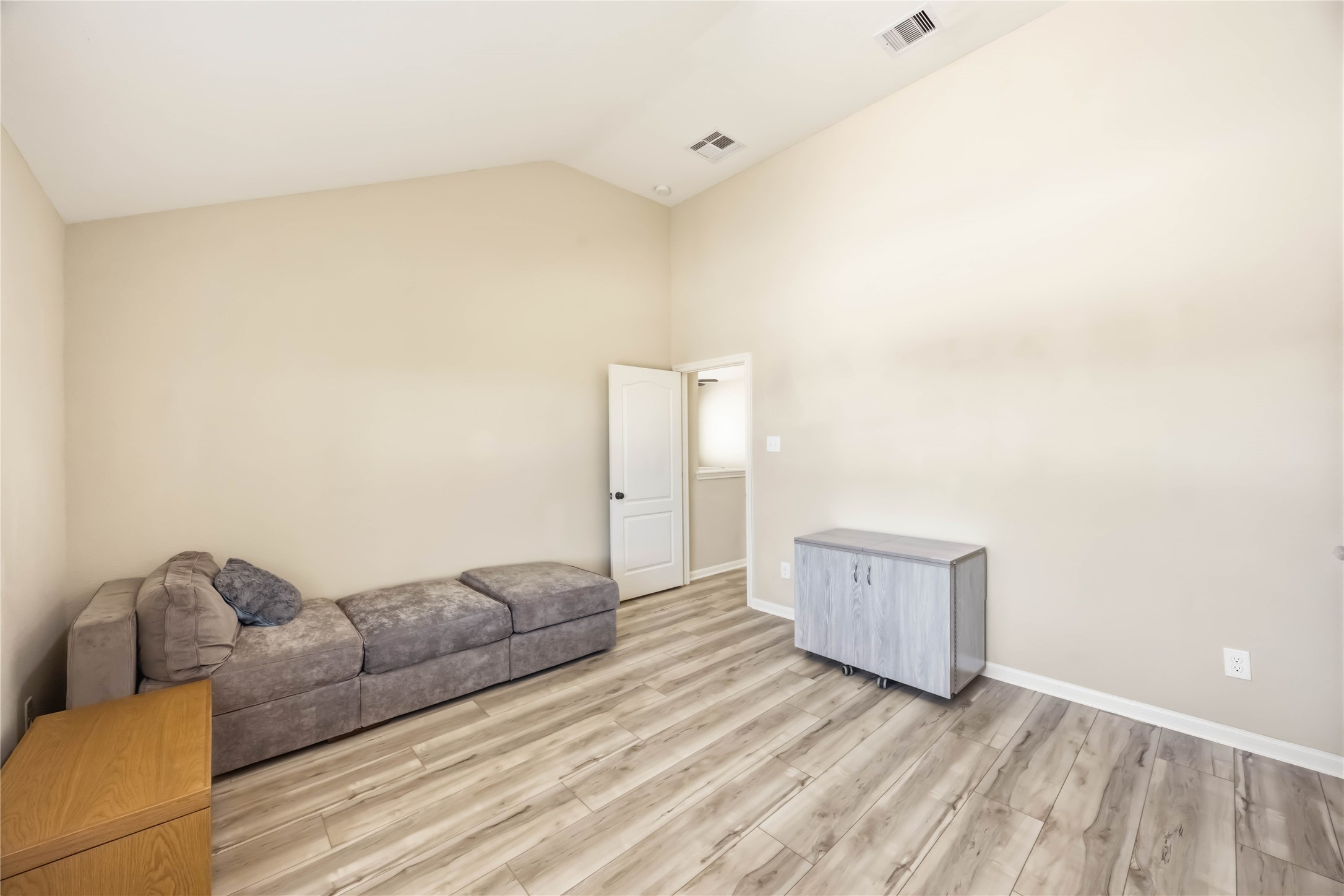17206 Upper Ridge Lane Humble, TX 77346 - Photo 17 of 33 Guest Bedroom 1 (Alternate View) – Neutral finishes throughout, with walk-in closet.