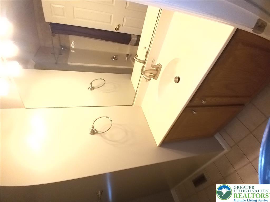 1560 Deer Path Road Easton, PA 18040 - Photo 28 of 38 Upstairs full bathroom