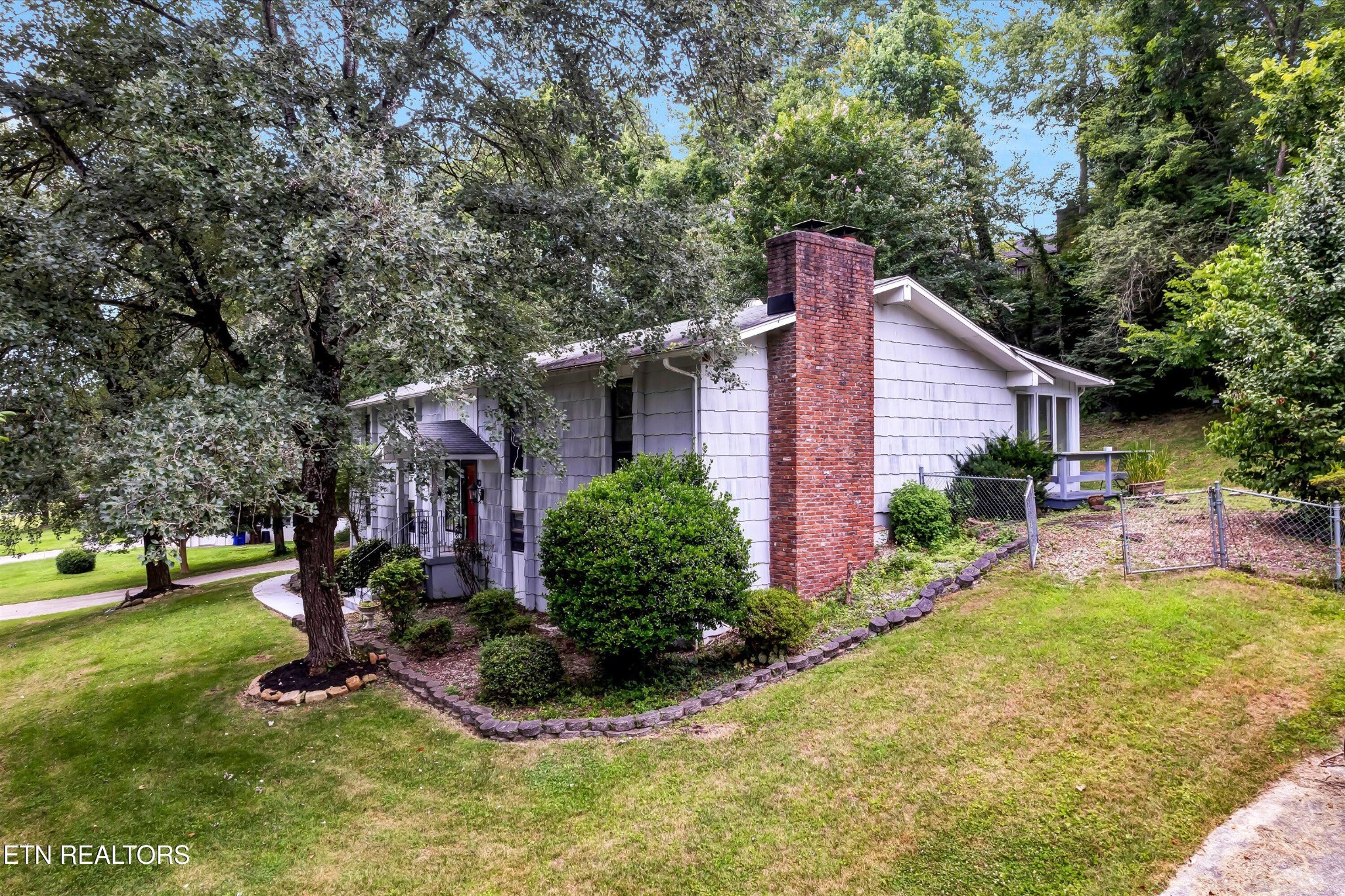 126 Greystone Drive Oak Ridge, TN 37830 - Photo 3 of 35 Gallery Image 3