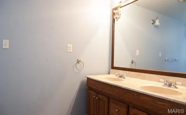 $220,000 | 413 East Sainte Marie Street, Perryville, MO 63775