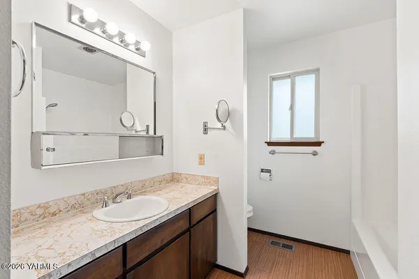 $235,000 | 4611 West Glenmore Circle, Unit D, Yakima, WA 98908