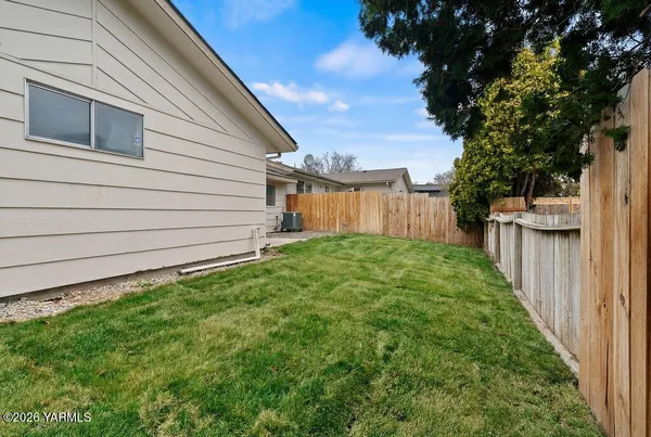 $235,000 | 4611 West Glenmore Circle, Unit D, Yakima, WA 98908