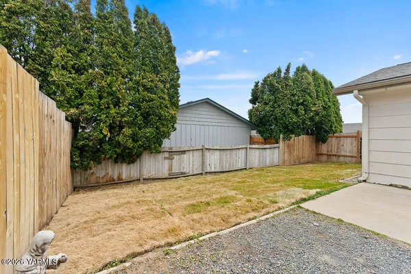 $235,000 | 4611 West Glenmore Circle, Unit D, Yakima, WA 98908