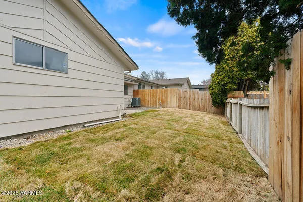 $235,000 | 4611 West Glenmore Circle, Unit D, Yakima, WA 98908