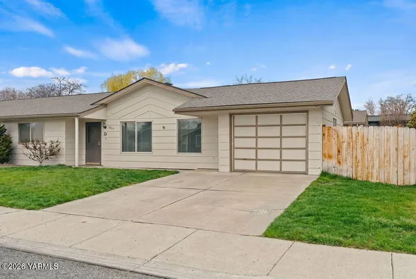 $235,000 | 4611 West Glenmore Circle, Unit D, Yakima, WA 98908