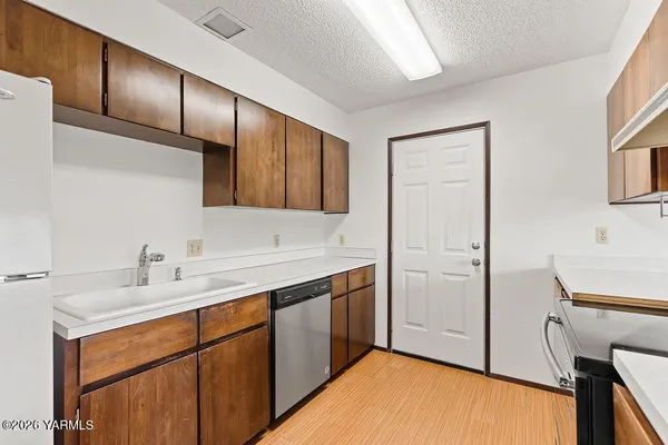 $235,000 | 4611 West Glenmore Circle, Unit D, Yakima, WA 98908