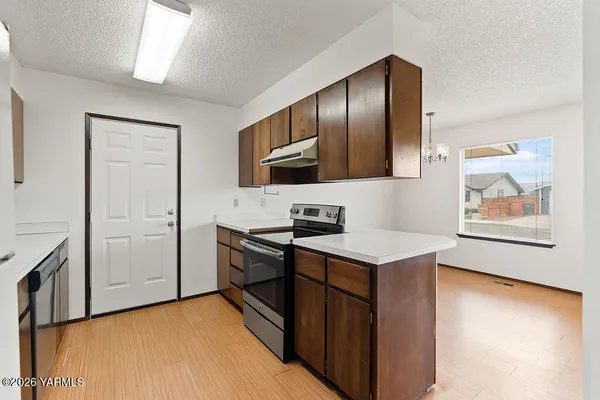 $235,000 | 4611 West Glenmore Circle, Unit D, Yakima, WA 98908