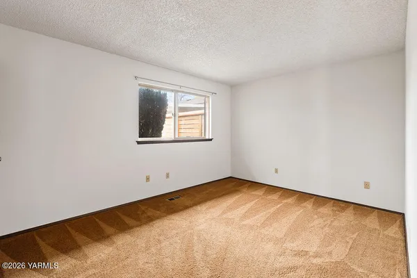 $235,000 | 4611 West Glenmore Circle, Unit D, Yakima, WA 98908